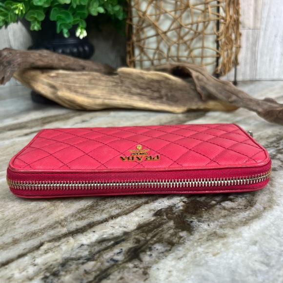 PRADA - Quilting wallet w/ box & COA - Picture 4 of 12